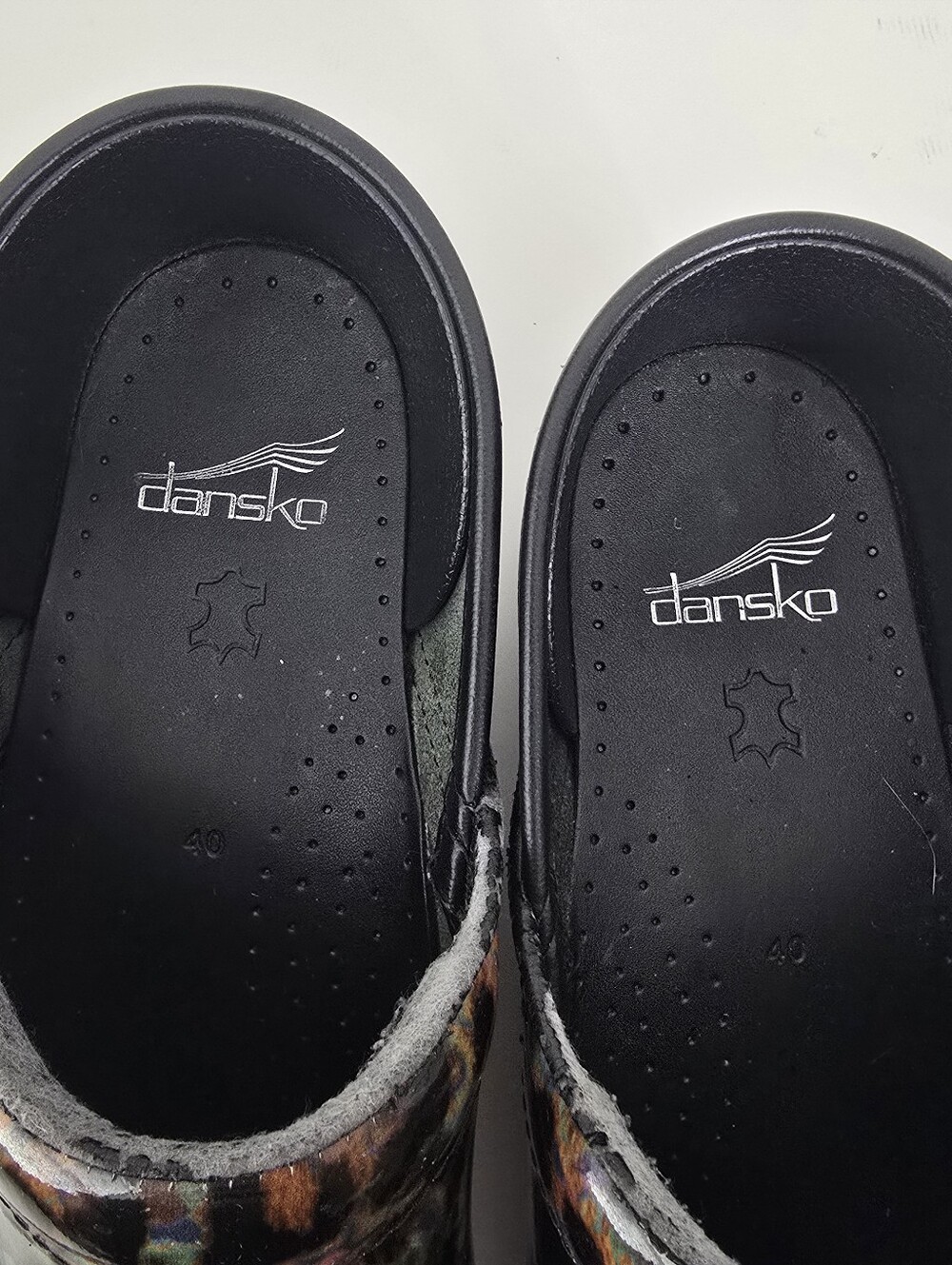 Dansko Professional Iridescent Leopard Rainbow Clogs Patent Leather Mule Size 40 - Picture 11 of 12
